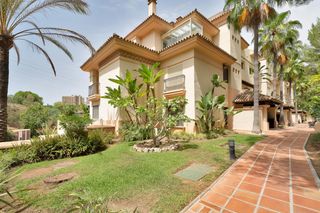 Rent Apartment  Urb. pueblo del río #bloque 8, 1ª planta, apto.. Elegancia, naturaleza y privacidad en el corazón de río real, ma
