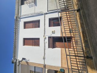 Chalet  47 calle alta. Vivienda en serrato