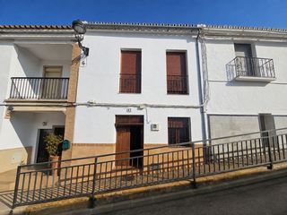 Chalet  47 calle alta. Vivienda en serrato