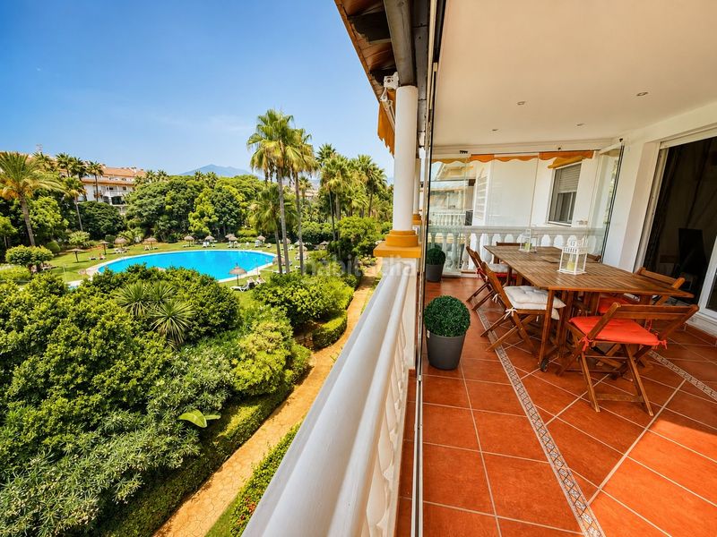 Foto 04d4ac8a-e0ca-4c6d-83b0-e8cc1b609330. Apartament amb aparcament piscina a La Dama de Noche - La Alzambra Marbella