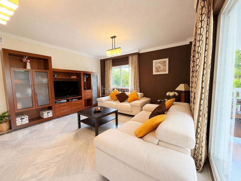 Foto 327e66f1-4284-498d-b0bb-6d29b88f9152. Apartament amb aparcament piscina a La Dama de Noche - La Alzambra Marbella