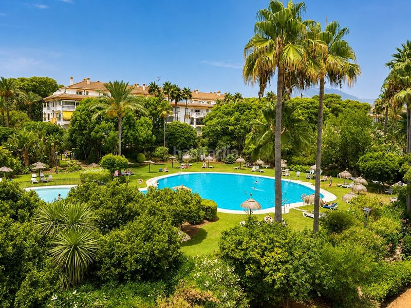 Foto c3befde6-dec8-4c4b-adca-ed78e38ec097. Apartament amb aparcament piscina a La Dama de Noche - La Alzambra Marbella