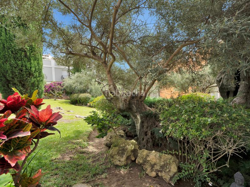 Foto 4a7f5df6-dc2a-40f1-9097-9194dc5d6106. Casa adossada amb aparcament piscina a bahía de Marbella Marbella