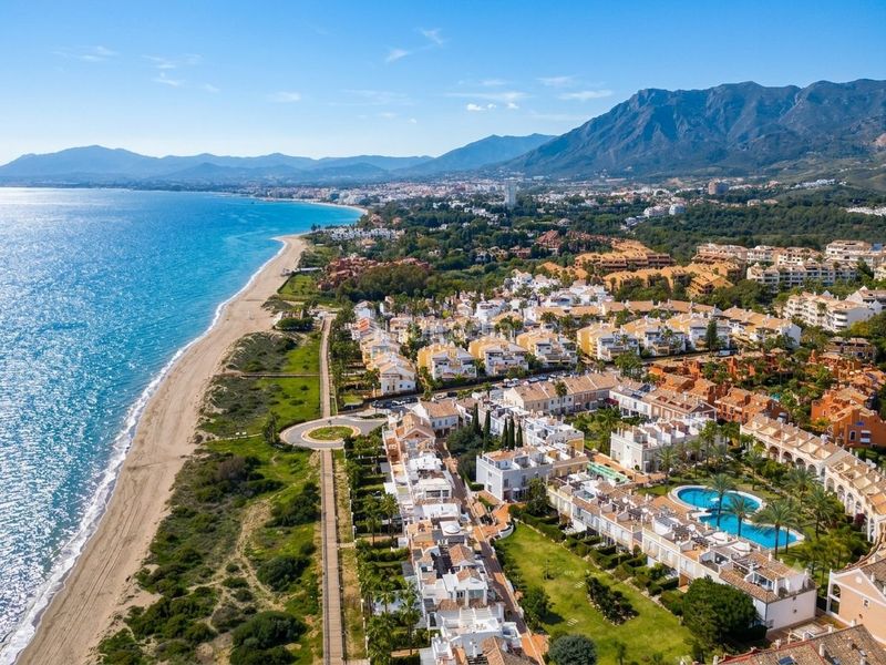 Foto 53e13959-5345-4431-bb74-af33ba1fafbd. Casa adossada amb aparcament piscina a bahía de Marbella Marbella