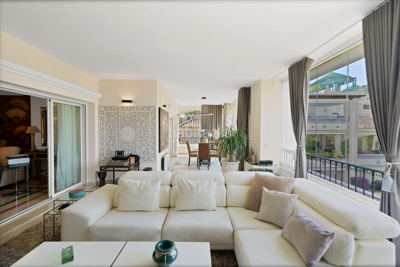 Foto 09adf6aa-df5c-4df6-9a20-7cb7ee607776. Apartament amb calefacció piscina a Las Lomas de Río Verde Marbella