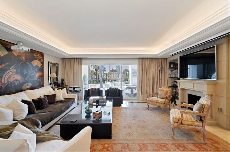 Foto 73df09c0-bae7-4fc1-9036-263f2026d490. Apartament amb calefacció piscina a Las Lomas de Río Verde Marbella
