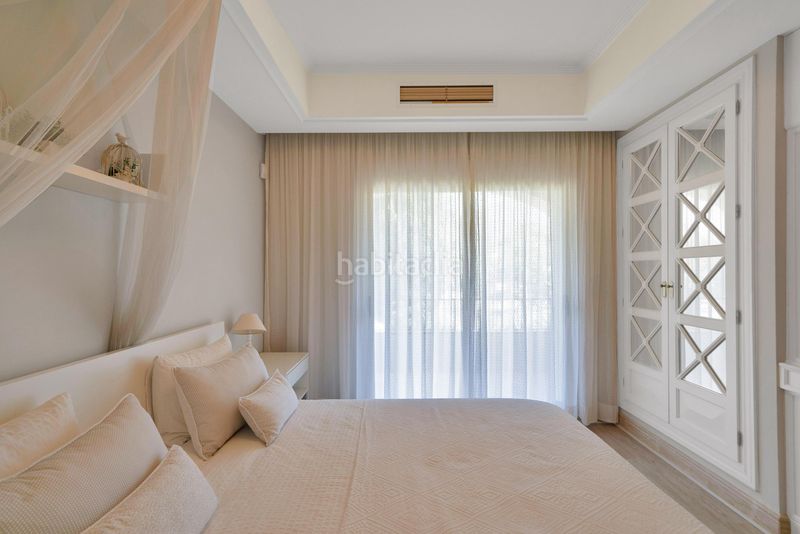 Foto 7c7e6f26-b5dc-4a84-8764-ead095b5b09d. Apartament amb calefacció piscina a Las Lomas de Río Verde Marbella