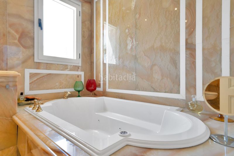 Foto 98632d10-3aae-49bd-ac25-11c66a99f34d. Apartament amb calefacció piscina a Las Lomas de Río Verde Marbella