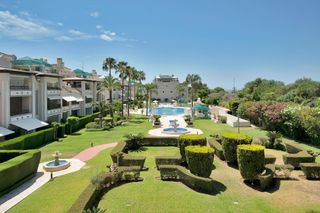 Appartement  31a urbanizacion lomas de rio verde. Exclusive luxury apartment in lomas de sierra blanca, marbella
