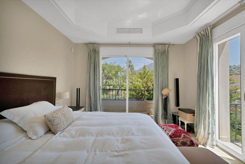 Foto c0641b4d-edbf-4b47-a53f-84f0402c284f. Apartament amb calefacció piscina a Las Lomas de Río Verde Marbella