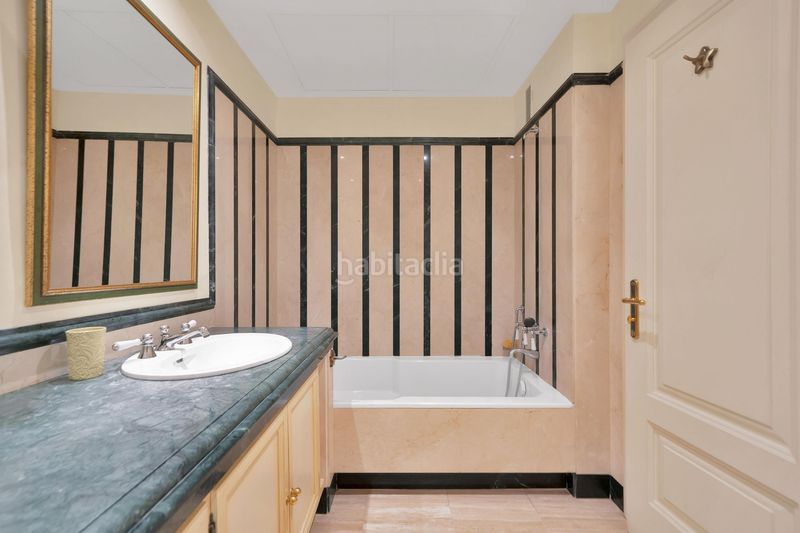 Foto dd6a4135-62f6-44e3-98e3-5434565a63b2. Apartament amb calefacció piscina a Las Lomas de Río Verde Marbella