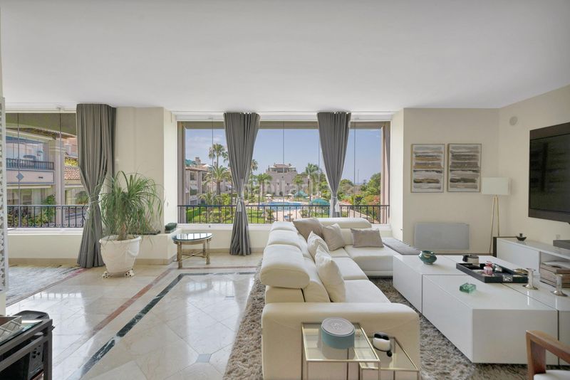 Foto e5af5d43-52f8-4f9a-b564-ca12a7135dff. Apartament amb calefacció piscina a Las Lomas de Río Verde Marbella
