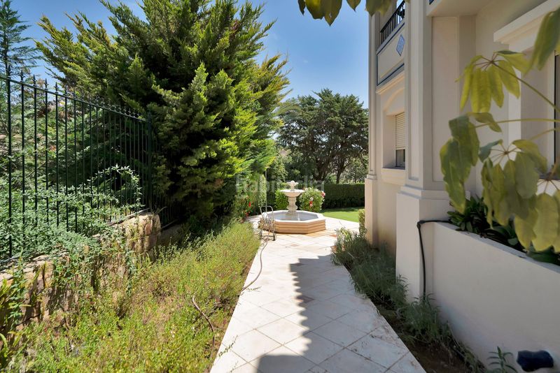 Foto e8a874d7-e0cf-4f4d-989c-2b6679454422. Apartament amb calefacció piscina a Las Lomas de Río Verde Marbella
