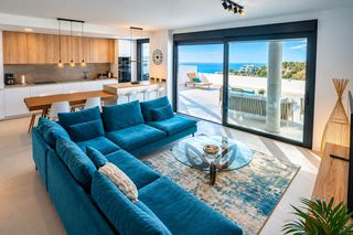 Apartament  Carretera lomas de marbella #medblue, fase i. port. Apartamento de 3 dormitorios a estrenar, totalmente amueblado y