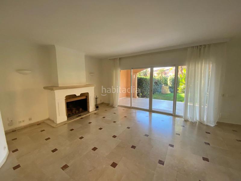 Foto f7eed0ea-2a97-4d87-883b-c773b620f32d. Alquiler casa en venalmar casa en alquiler en atalaya, 3 dormitorios. en Estepona
