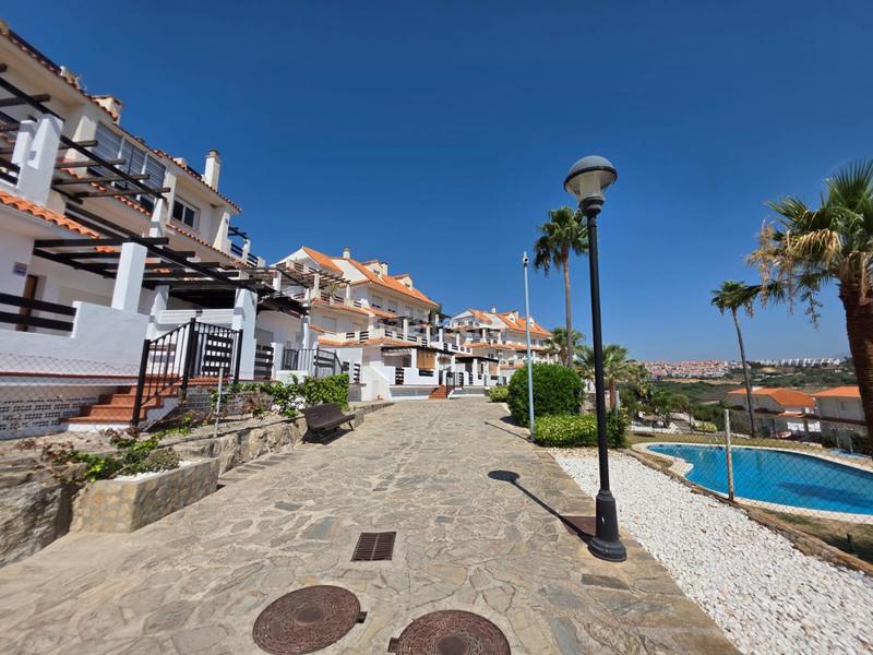 Foto 70c10675-bf89-4221-ad6a-817cc0bf495a. Rent penthouse in vistalmar duquesa sur 3 in Chullera Manilva
