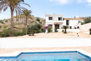 Lloguer Masia a Cártama. Bonita finca en alquiler con casa ubicada en bonita zona muy tra