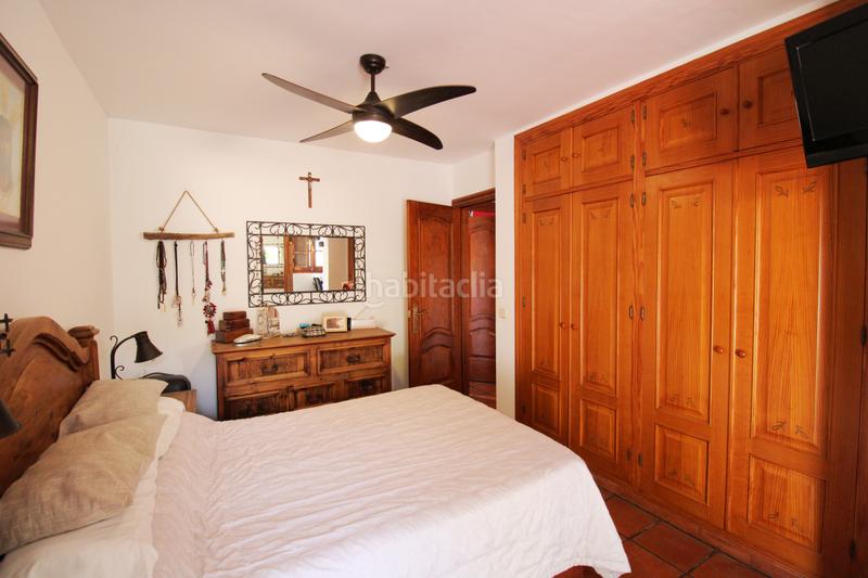 Foto 310418ee-28ee-438c-b5d7-5ded44d82644. Lloguer casa adossada amb xemeneia piscina a La Colina Torremolinos