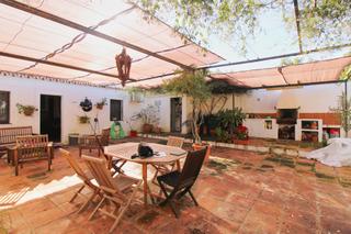 Masía en Buenavista-Lauro Golf. Finca rústica con producción de aguacates ubicada en alhaurin de