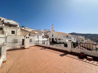Casa a Olías. Casa de pueblo ubicada en olías.