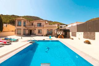 Chalet  Calle valle de abdalajís. Encantadora villa familiar con piscina y vistas en pinos de alha