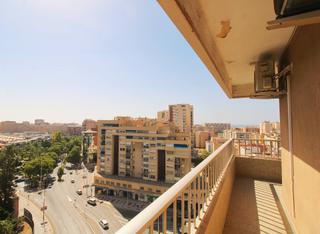 Location Appartement à Carranque - Haza Cuevas. Amplio piso en alquiler en el centro de málaga con terraza y gar