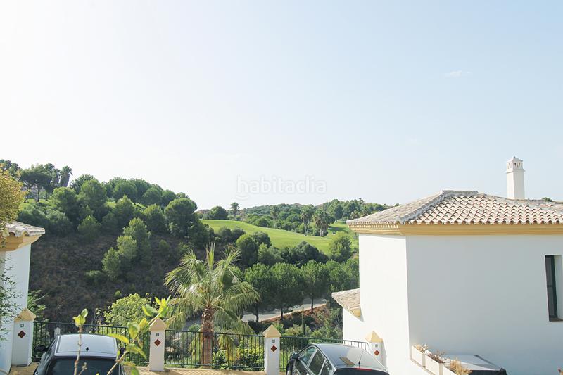 Foto 81c4cdf2-8420-4a68-8041-8ab5cabcab0e. Apartamento  en planta baja con terraza acristalada y piscina en Alhaurín Golf en Alhaurín el Grande