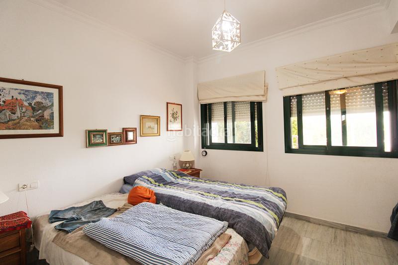 Foto e6cecaa7-dd78-4d14-ba86-4938b70e3c40. Apartamento  en planta baja con terraza acristalada y piscina en Alhaurín Golf en Alhaurín el Grande