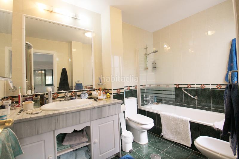 Foto fde81e1a-f381-43e0-b736-2c6898c84b42. Apartamento  en planta baja con terraza acristalada y piscina en Alhaurín Golf en Alhaurín el Grande