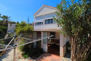 Casa a El Faro de Calaburra - Chaparral. Encantadora villa-bungalow con vistas al mar y apartamento de in