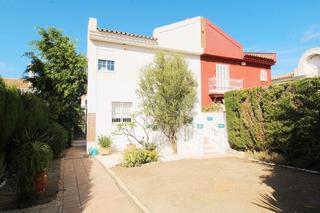 Maison jumelée à Capellanía - Retamar. Encantador chalet pareado con sótano y jardín en la capellanía