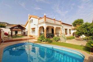 Miete Chalet in Manantiales - Lagar - Cortijo. Magnífica villa en alquiler con piscina privada en alhaurín de l
