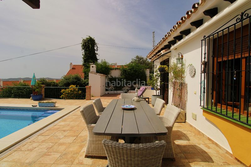 Foto a18f0521-f433-4108-88f4-63e357b5274c. Masia amb xemeneia calefacció aparcament piscina a Mijas