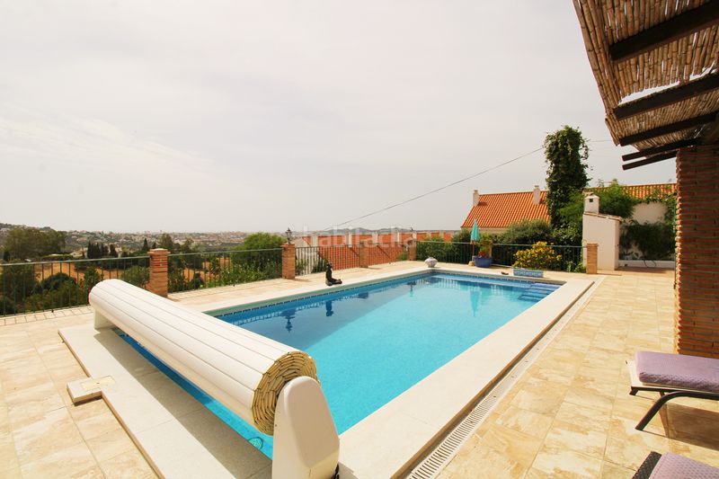 Foto b2154371-d16d-4c57-8c39-203ba4af2bae. Masia amb xemeneia calefacció aparcament piscina a Mijas