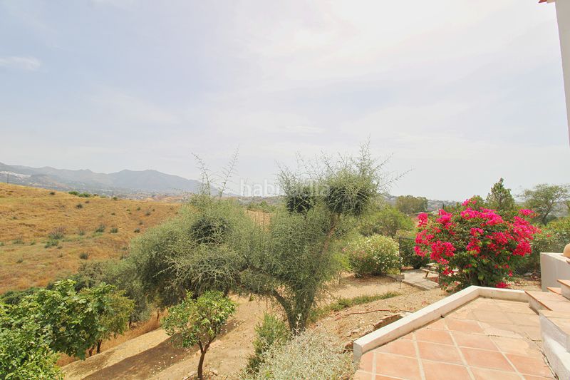 Foto bfdbc798-c956-42bf-aaa7-0d489649ab1f. Masia amb xemeneia calefacció aparcament piscina a Mijas