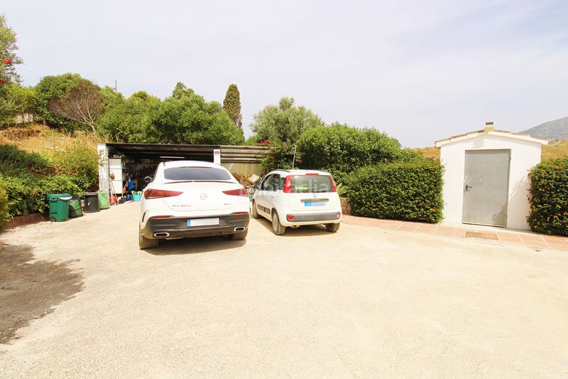 Foto cc750aa4-bbb5-4e2a-831b-b88cc635d59d. Masia amb xemeneia calefacció aparcament piscina a Mijas