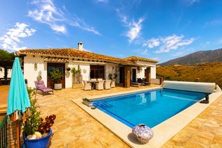 Bauernhof in Mijas Golf. Exclusiva villa con más de 6.300 m² de parcela, vistas al mar y