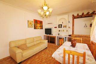 Rez-de-chaussée à El Romeral-Peñón de Zapata. Amplio apartamento en planta baja con gran patio en la barriada
