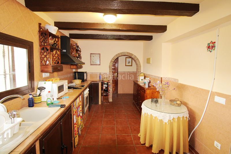 Foto 19b2992a-d58a-4f05-8cbf-6fffe634e784. Masia amb xemeneia calefacció aparcament a Alquería-Torrealquería Alhaurín de la Torre