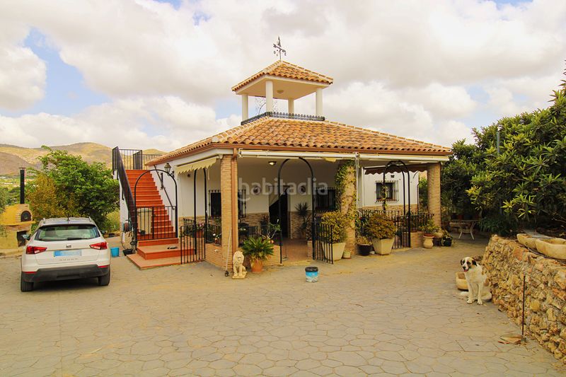 Foto be398a94-1f4b-4425-a3d2-d05b2104e854. Masia amb xemeneia calefacció aparcament a Alquería-Torrealquería Alhaurín de la Torre