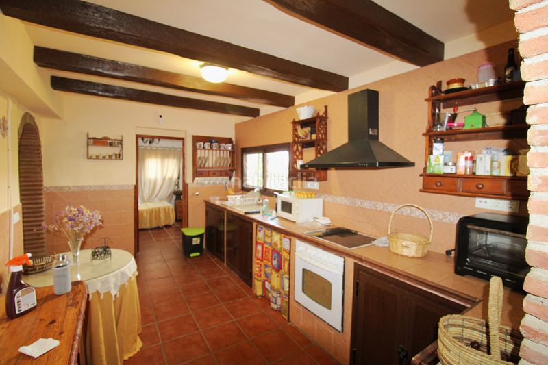 Foto d9c021e6-b03f-4a72-a99e-684abf70d829. Masia amb xemeneia calefacció aparcament a Alquería-Torrealquería Alhaurín de la Torre