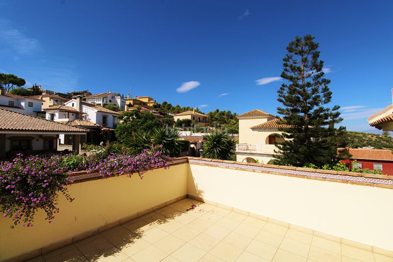 Foto daf755c0-ebb3-42c2-9618-062f83d40b93. Xalet amb xemeneia calefacció a Jardines de Alhaurín-Huerta Alta-Fuensanguínea Alhaurín de la Torre