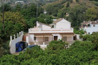 Masia a Coín. Finca con producción con naranjos, nogales y aguacates