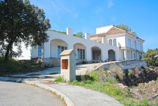 Xalet a Centro. Villa sin terminar en venta en alhaurín el grande.