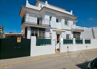 Casa a Puerto Deportivo. Chalet junto a la playa