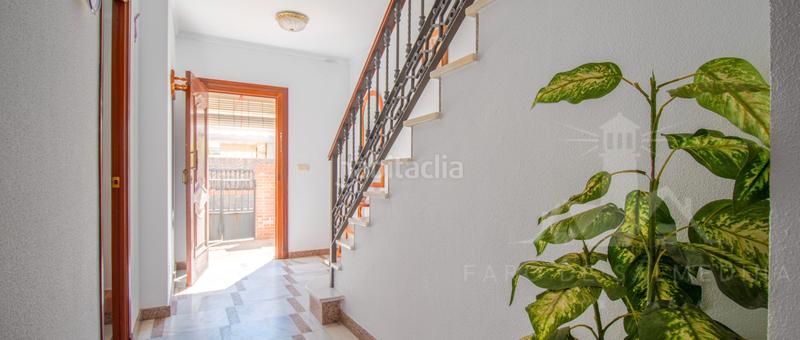 Foto 513c00c1-07f5-470c-b1ee-01236e18883a. Casa pareada pareado con amplio patio y garaje en Chipiona