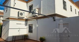 Maison jumelée à Playa de la Regla. Pareado con amplio patio y garaje