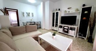 Flat in Avenida de Rota. Piso de 3 dormitorios con azotea independiente