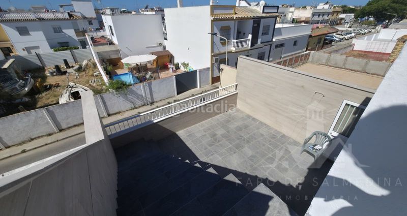 Foto 0e95f31b-6151-430e-b06f-01ef57c72a4c. Casa adosada duplex de dos dormitorios en Avenida de Rota Chipiona