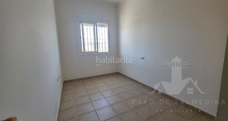 Foto cb07a27a-2188-4f93-b6ea-681793dac826. Casa adossada a Avenida de Rota Chipiona